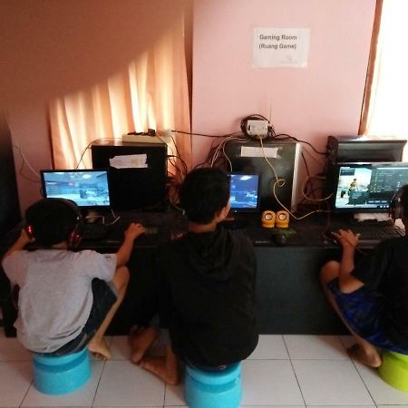 Gandrung City Hostel Banyuwangi  Ngoại thất bức ảnh