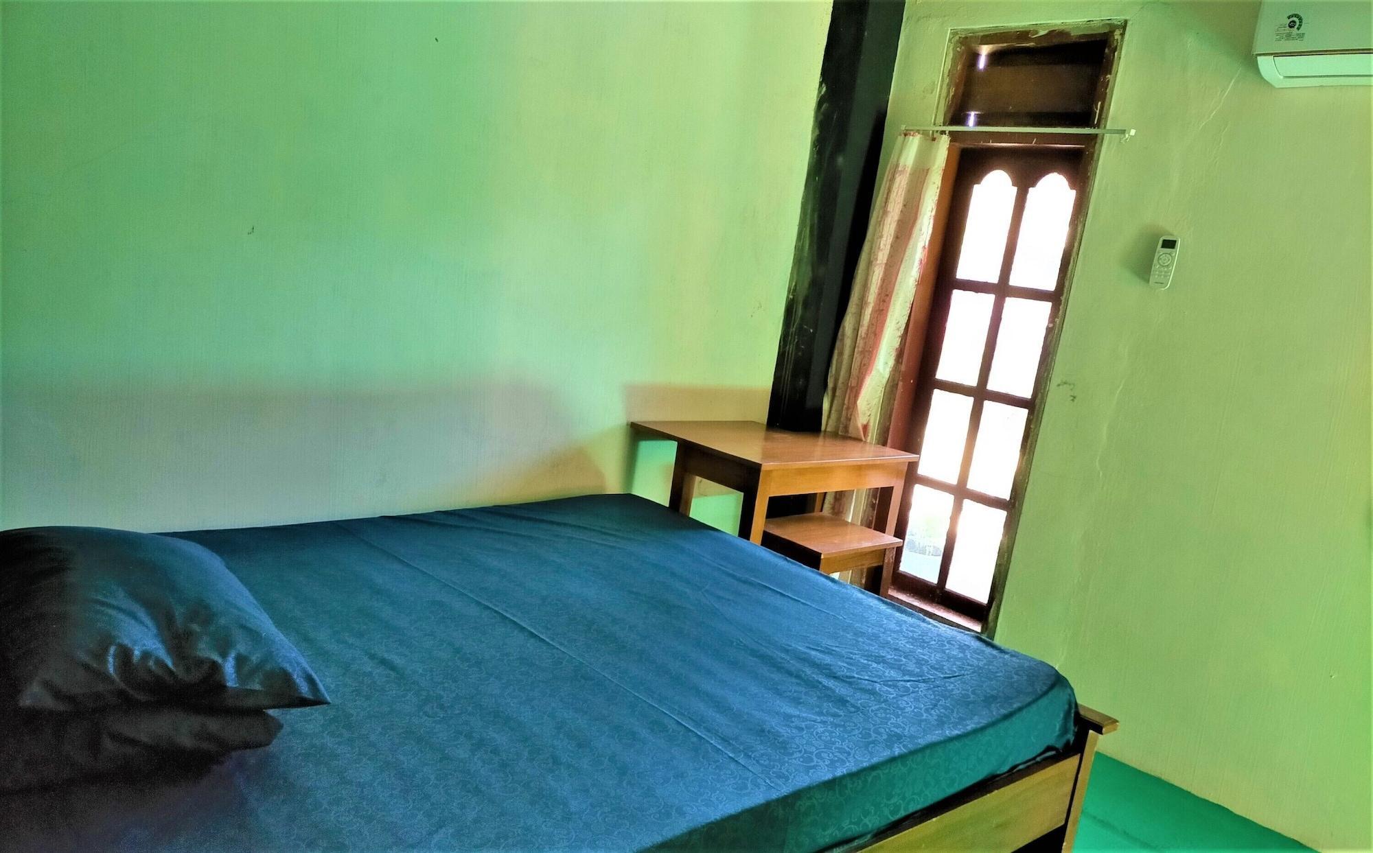 Gandrung City Hostel Banyuwangi  Ngoại thất bức ảnh