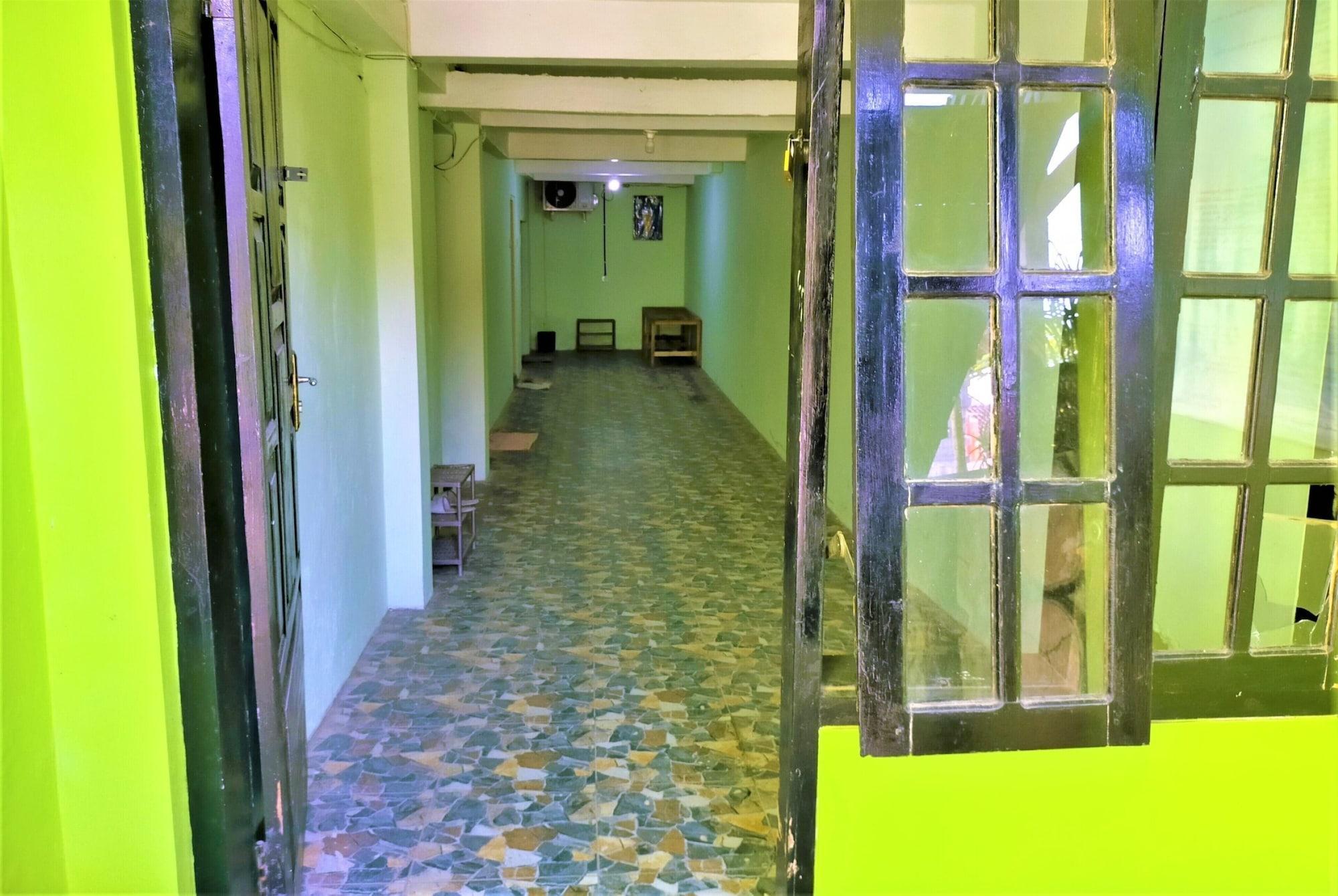 Gandrung City Hostel Banyuwangi  Ngoại thất bức ảnh
