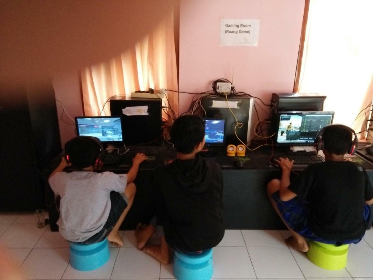 Gandrung City Hostel Banyuwangi  Ngoại thất bức ảnh